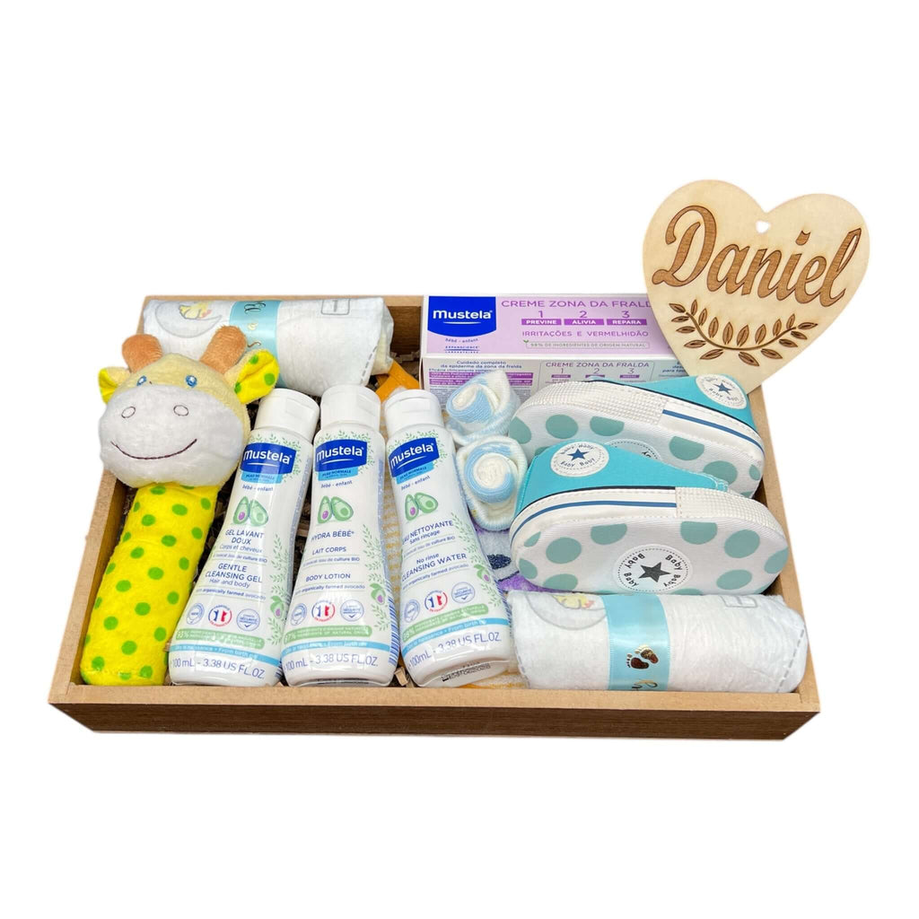 Regalo de nacimiento con Mustela y cositas para el bebé. El mejor regalo para felicitar a los recién estrenados papás!
