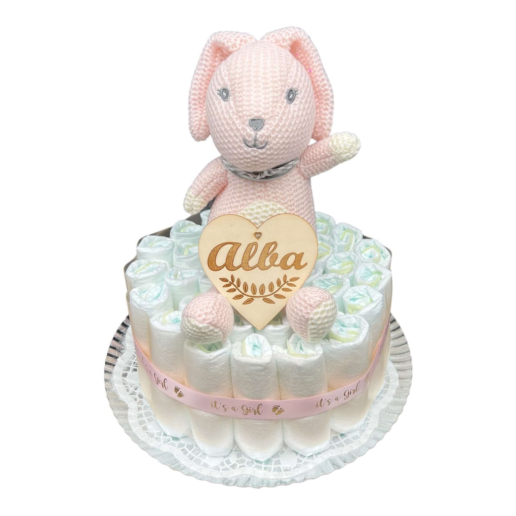 Tarta de pañales niña para regalar en nacimientos con conejito de crochet
