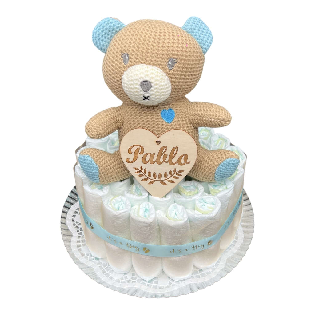Tarta de pañales niño para regalar en nacimientos con osito de crochet