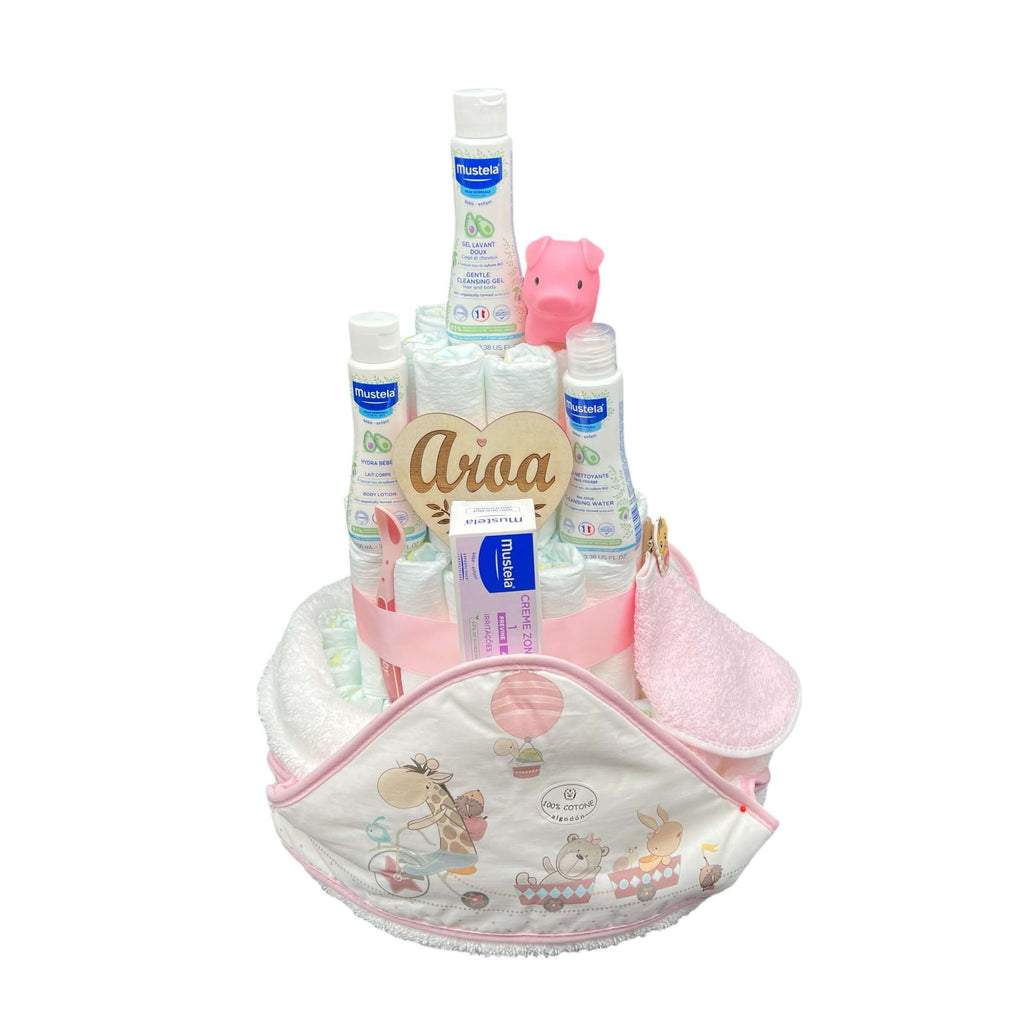 Tarta de pañales rosa con Dodot y Mustela para regalar en nacimientos.