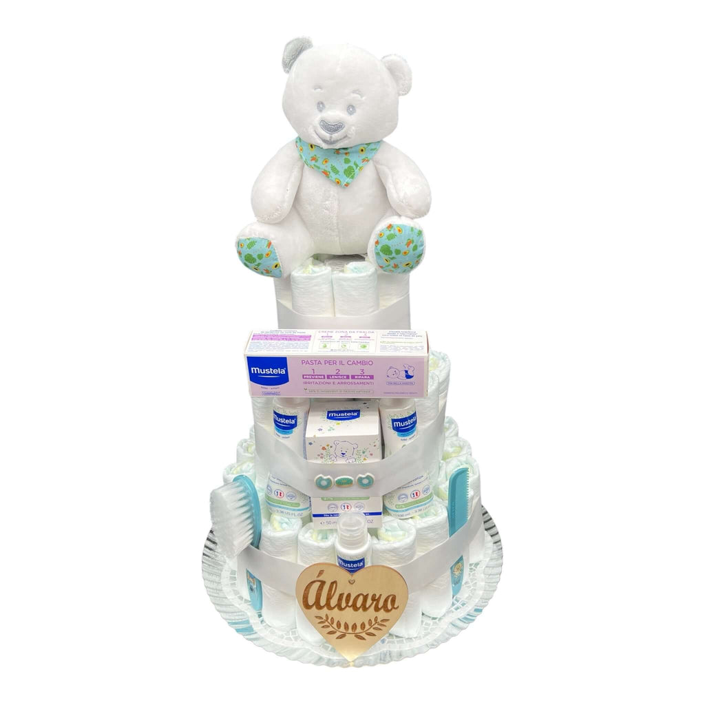 Tarta de pañales unisex para regalar en nacimientos con osito Musti de Mustela y productos de aseo para el recién nacido. Vaya regalo!!